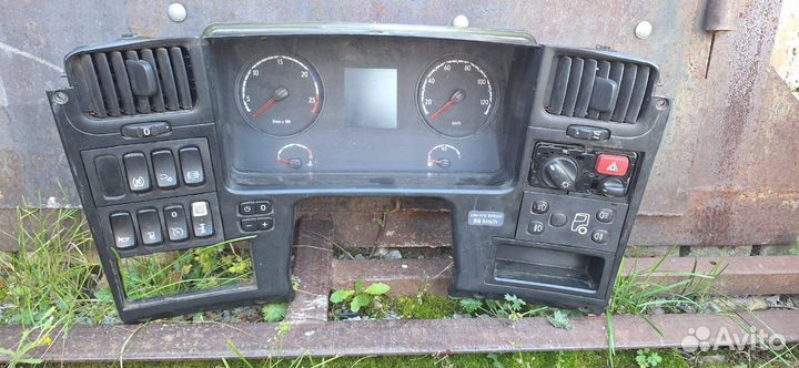 Панель приборов