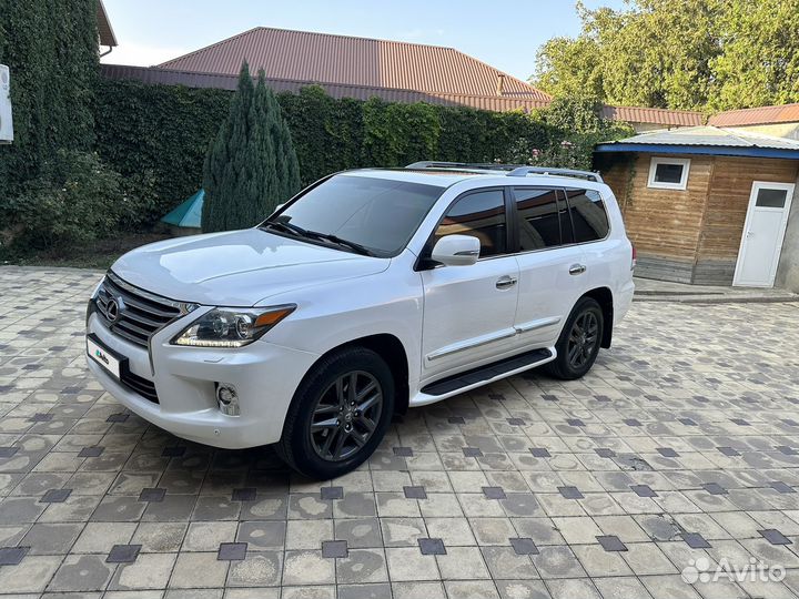 Lexus LX, 2013