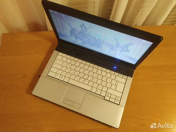 Офисный ноутбук Fujitsu