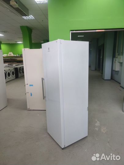 Новый Холодильник Electrolux RRT5MF38W1