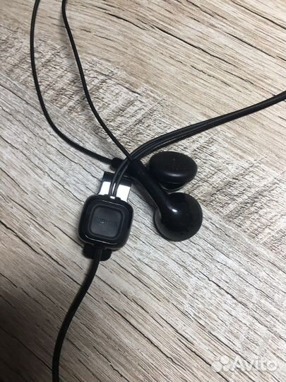 Проводные наушники