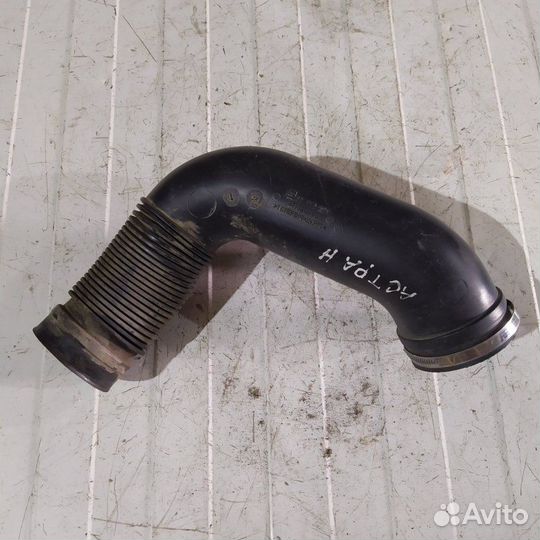 Патрубок воздушного фильтра Opel Astra H 1.8 2008