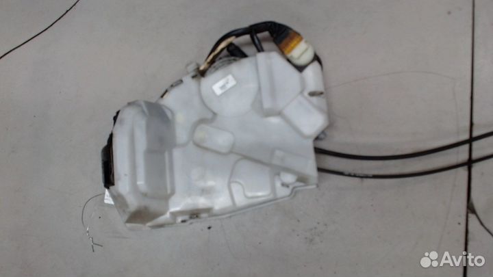 Замок двери Toyota Sienna 3, 2013