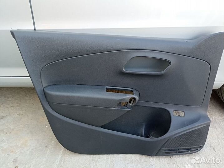 Обшивка двери передней левой Volkswagen Polo Sedan