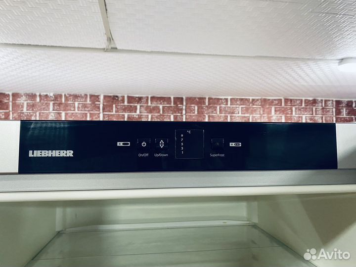 Холодильник серебристый Liebherr