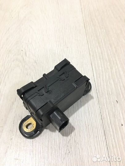 Датчик ускорения Mercedes Benz S550 W221 M273.961