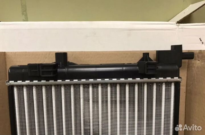 Volkswagen Polo 10- Радиатор основной