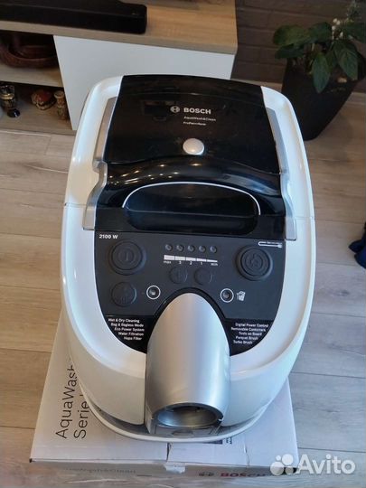 Моющий пылесос Bosch Serie 4 bwd421pro