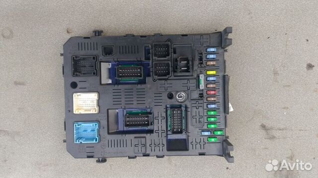 Блок предохранителей салонный для Peugeot 408