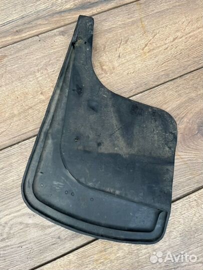 Брызговик передний правый Hyundai Sonata V 2.0