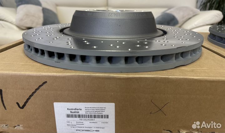 Диск тормозной задний правый Porsche 982SP, GT4-2