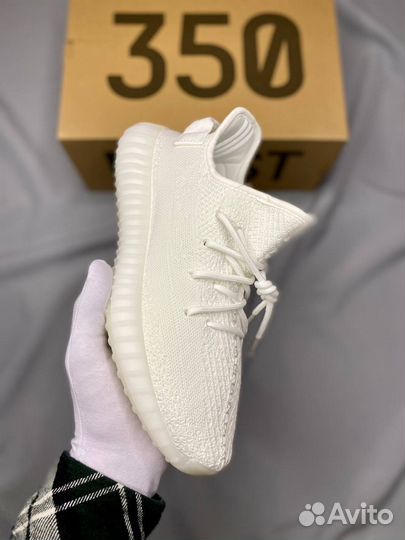 Кpоccoвки Yeezy boost 350 (изики)