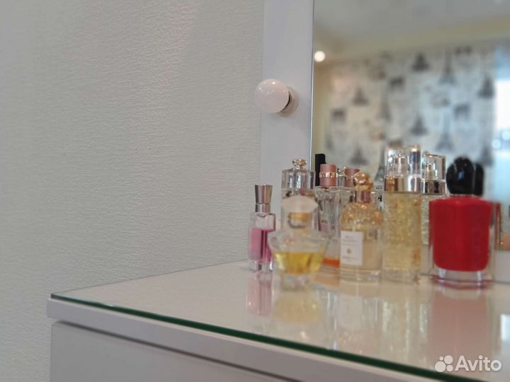 Трюмо с зеркалом