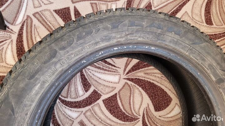 Goodyear UltraGrip Ice 215/55 R17