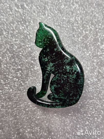 Брошь ручной работы из смолы