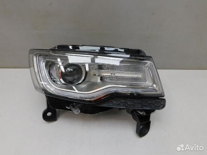 Фара правая Jeep Grand Cherokee