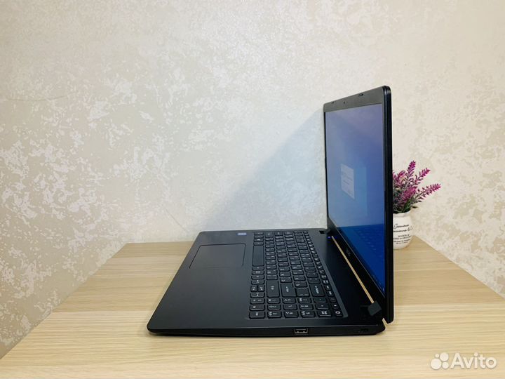 Свежий, мощный ноутбук (SSD/i3/8 гб)