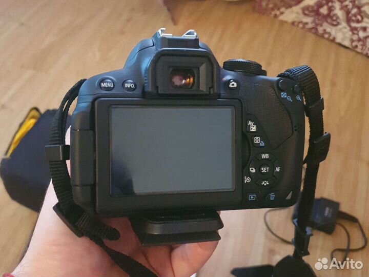 Зеркальный фотоаппарат canon EOS 700d