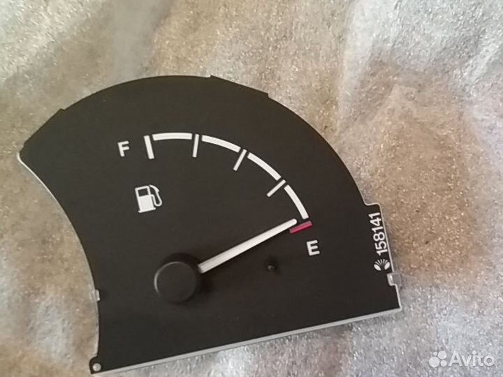 Указатель уровня топлива на приборной панели