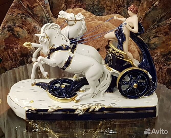 Статуэтка Фарфор Royal Dux.Марс на колеснице Роял