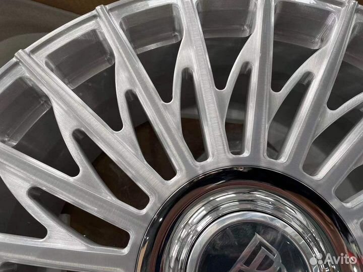 Кованые диски R22 на Rolls-Royce Wraith Ghost Dawn