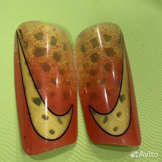 Щитки футбольные nike mercurial
