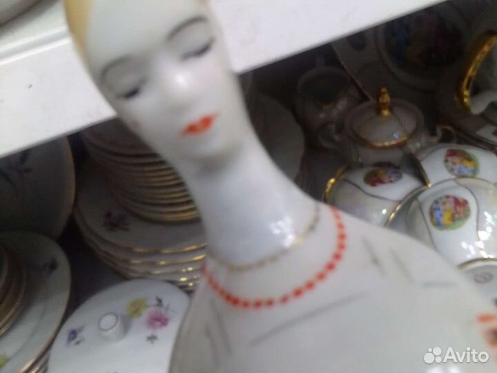 Статуэтка фарфор