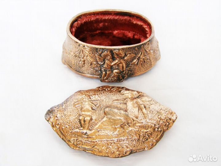 Шкатулка Амур и Психея. Касли. Каслинское литье