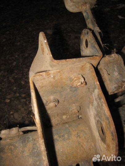 Кронштейн задней балки Nissan Vanette C22 (1985-1994)