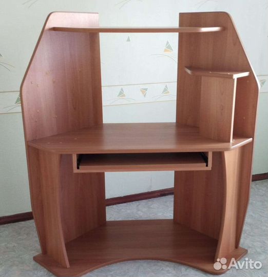 Компьютерный стол