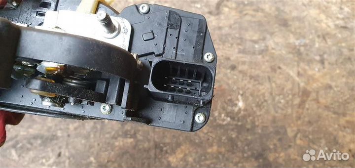 Замок двери передней правой Cadillac SRX 1 2003-2