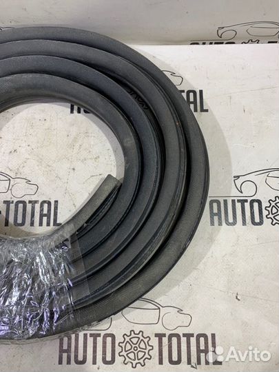 Уплотнитель проема двери передний правый Nissan