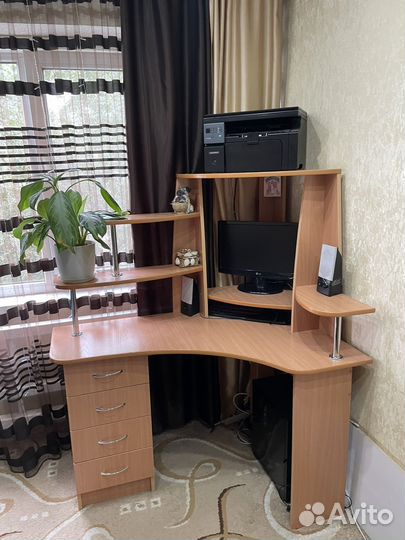 Компьютерный стол