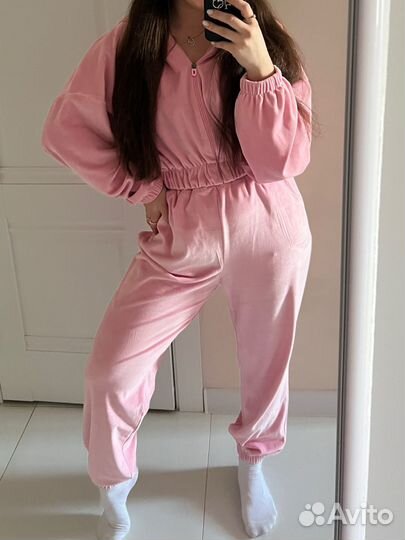 Велюровый спортивный костюм женский