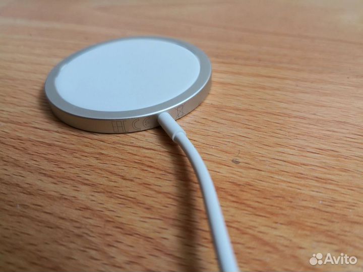 Беспроводное зарядное устройство Apple MagSafe