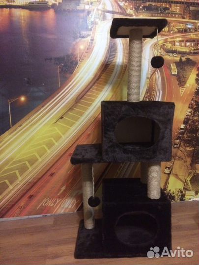 Двухъярусный домик с когтеточками для кошек