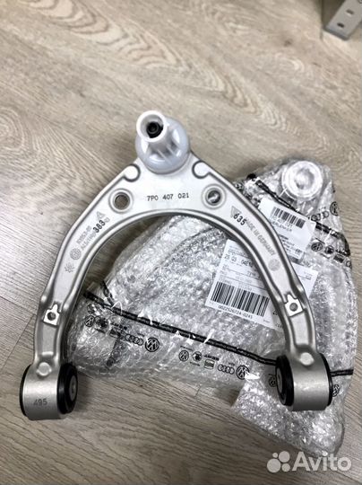 Рычаг верхний VAG 7P0407021