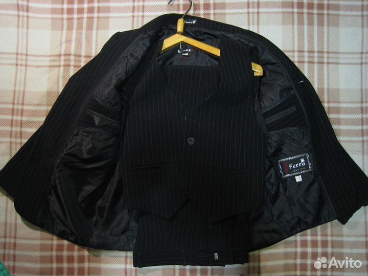 Костюм тройка на мальчика 7-8 лет состояние нового