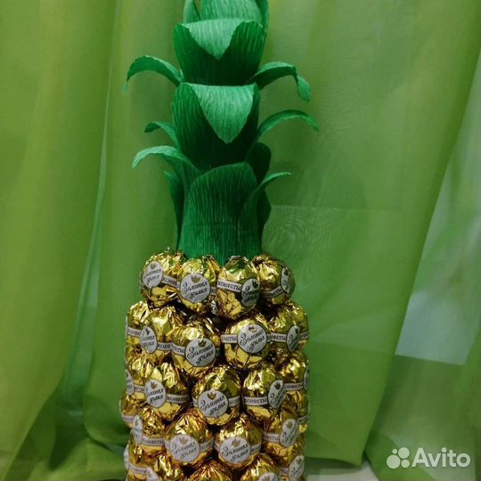 Ананас из конфет подарок