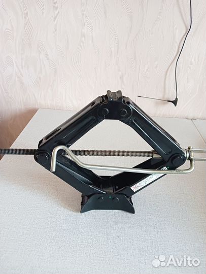 Домкрат 1030 Кг оригинал Renault 995504629r