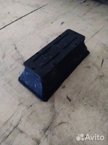 Опора передней рессоры передняя правая