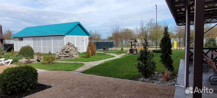 Дом с бассейном