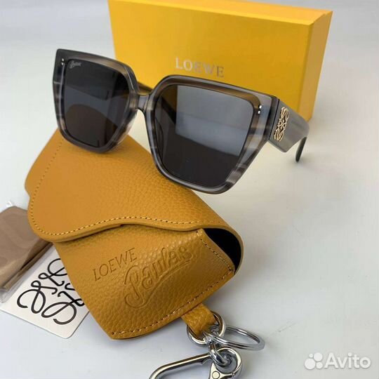 Очки Loewe солнцезащитные женские