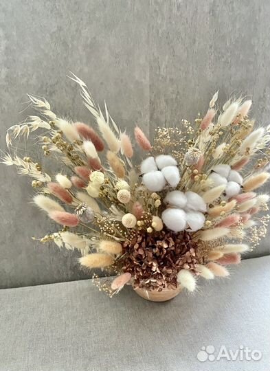Композиция из сухоцветов с хлопком и гортензией