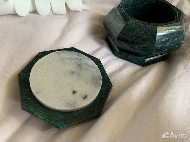 Шкатулка малахитовая с ящеркой