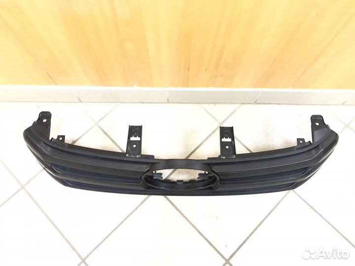 Решетка радиатора Toyota Hilux 2.4 2016 год