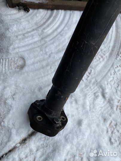 Карданный вал АКПП BMW E60 26107573575