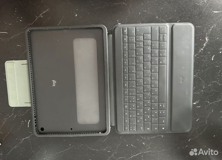 Logitech Rugged Folio (чехол-клавиатура) для iPad