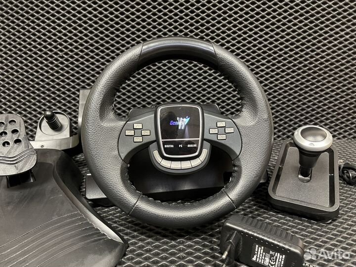 Игровой руль 900 градусов с обратной связью Genius