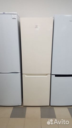 Холодильник Indesit новый